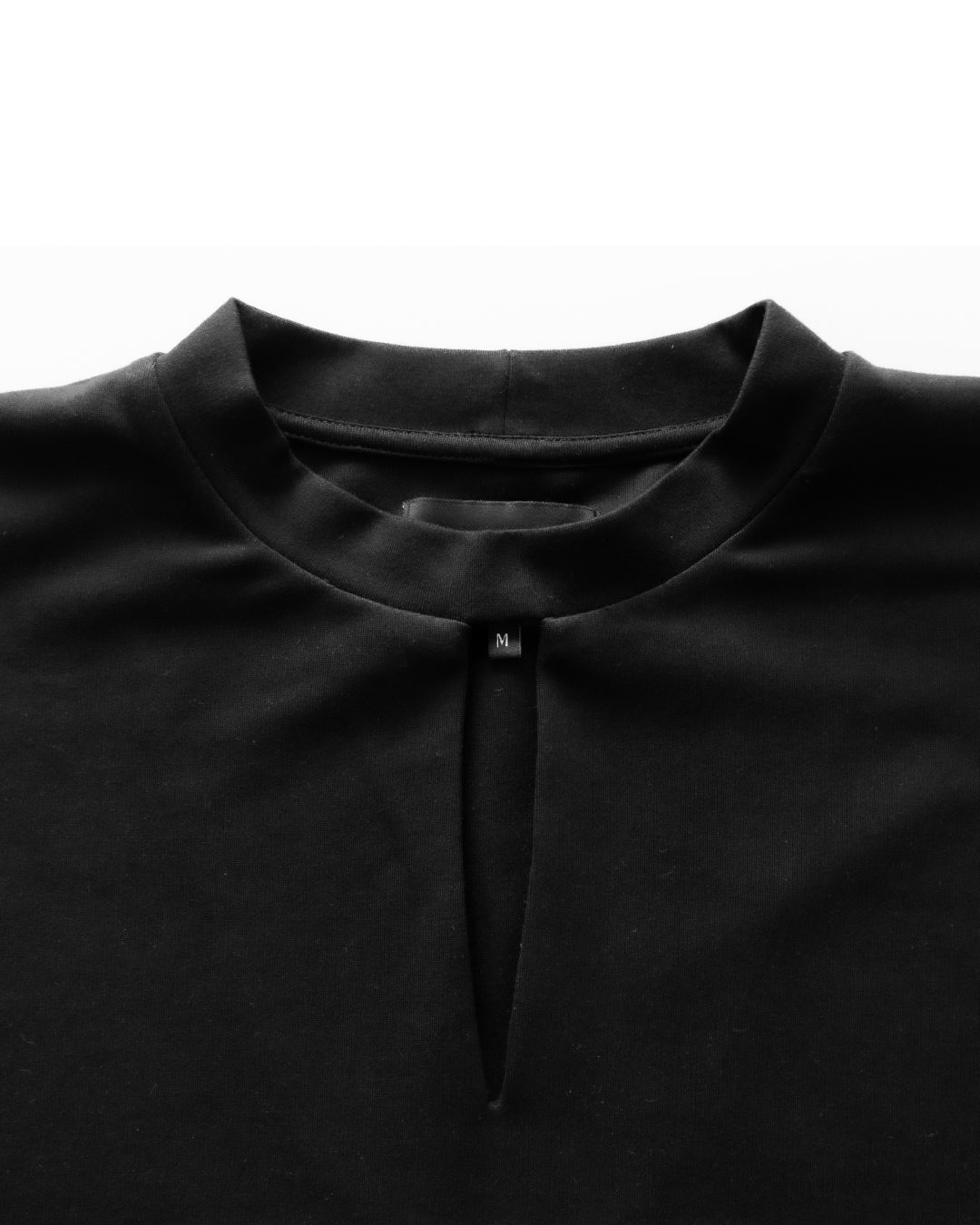 V CUT T-SHIRT