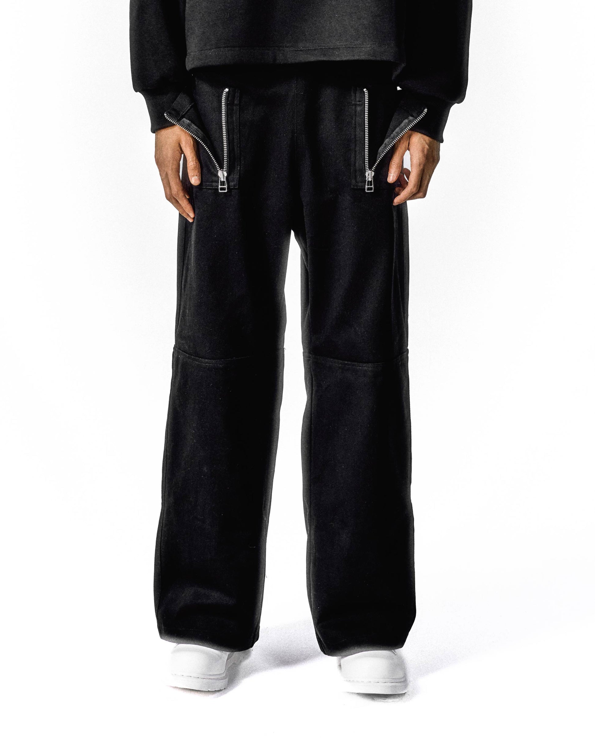 TRIANGLE SHAPE ZIPPER JEANS